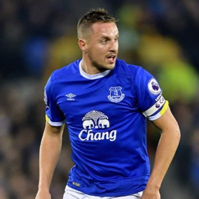 Los futbolistas que han estado al menos 10 temporadas en su equipo actual