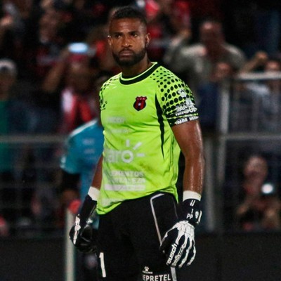 Mercado Centroamérica: Legionario regresa a El Salvador, Municipal con fichaje y catrachos son noticia en Costa Rica