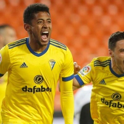 ¡Sin Messi ni Benzema! Iker Casillas elige a 'Choco' Lozano en su equipo ideal de la Fantasy League