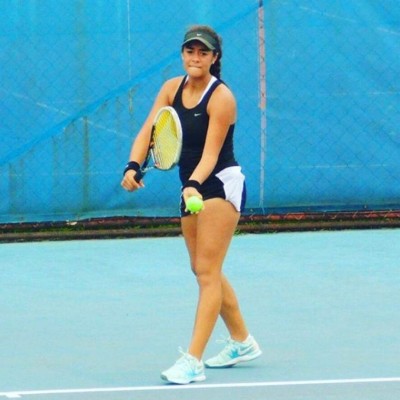 Daniela Obando, la mejor tenista hondureña y también la más radiante