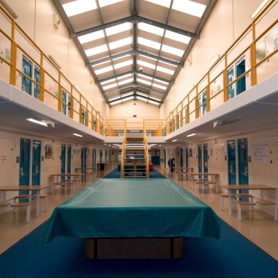 El infierno que vive un jugador del Manchester City en la cárcel: Pandillas, armas y ataques