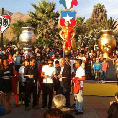 Como a Ibrahimovic: Destruyen la estatua de Alexis Sánchez en Chile y la dejan sin rostro