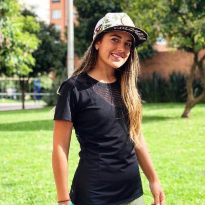 Lina Arciniegas, la hermosa compañera de equipo de la tica Melissa Herrera