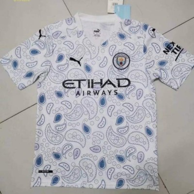 La nueva camiseta del Manchester City que relacionan con el coronavirus: ''Que se vayan a Wuhan''