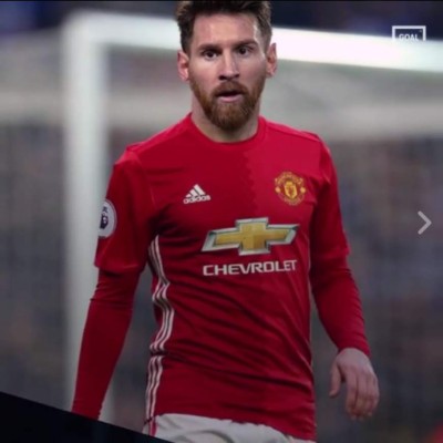 Messi 'posando' con las camisetas de los más grandes del mundo