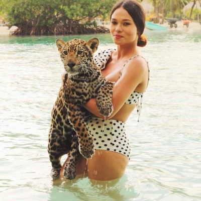 ¡Qué calor! Así fueron las vacaciones de verano de Sirey Morán, la sexy seguidora de Real España