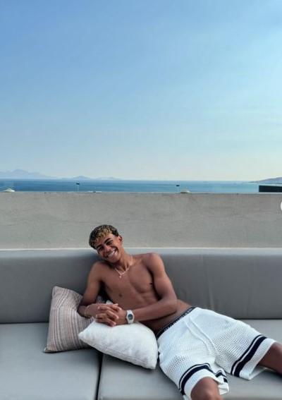 Cristiano Ronaldo Jr y Lamine Yamal, las fotos inesperadas de ambos jugando y de vacaciones; comparan su físico y es viral