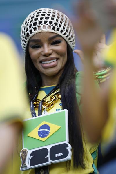 Gesto de Ronaldinho en el regreso de Neymar, show de Vinicius y las brasileñas