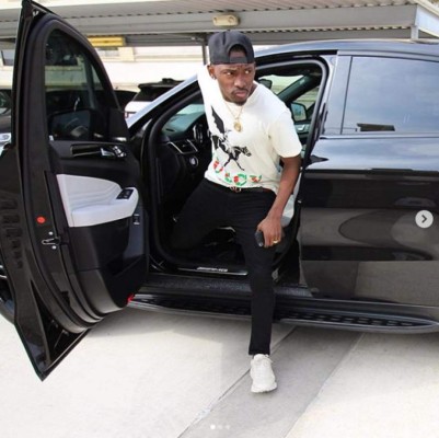 ¡Nueva máquina! Alberth Elis muestra su más reciente auto en redes sociales