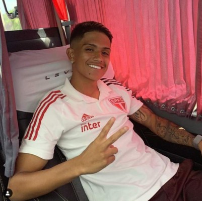 Así es el nuevo fichaje brasileño del FC Barcelona: tiene 19 años, está casado y ya es padre