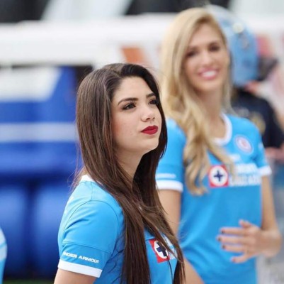 Michelle Pérez, la aficionada más sexy de Cruz Azul que sueña con el título