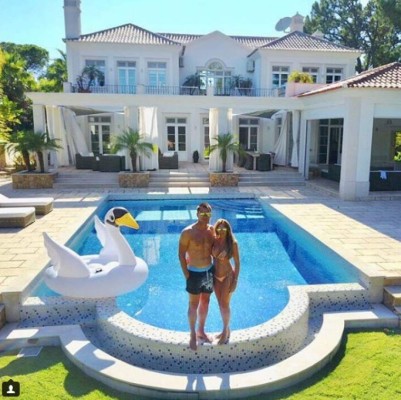 La espectacular esposa de John Terry deslumbra en sus vacaciones en Portugal