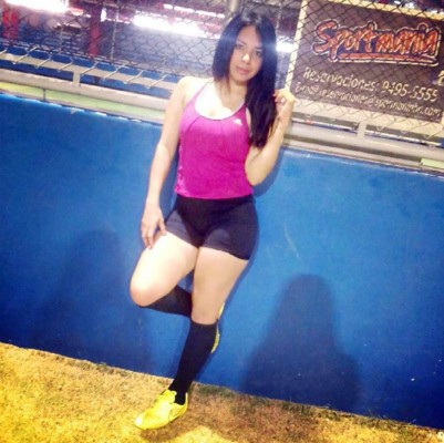 Mallely Dueñas: La sexy futbolista hondureña que es una ruda zaguera