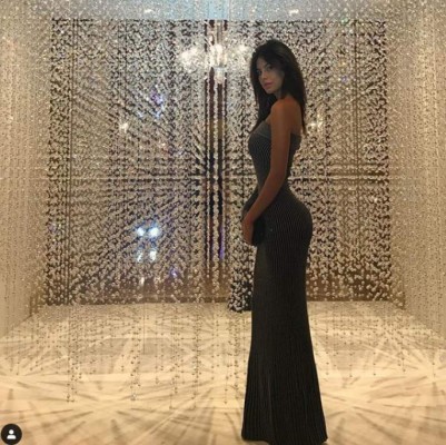 Qué belleza: Descubren la identidad de la mujer que fue captada con Courtois en Ibiza