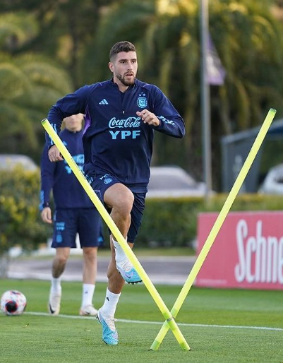 Argentino presentó a su novia futbolista y es una hermosura: ambos juegan para el mismo club