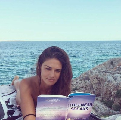 ¡Hermosa! Lorena Bernal, la guapa esposa del candidato a asumir el banquillo del Arsenal