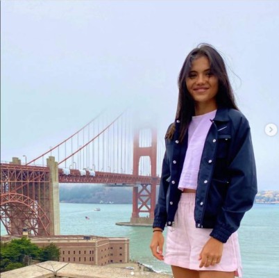 Subió 127 puestos y sería billonaria: Emma Raducanu, la campeona del US Open con 18 años que enloquece a Inglaterra