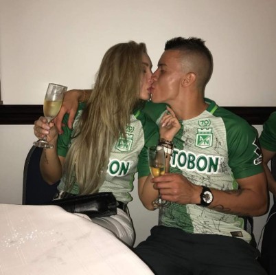 Se filtraron fotos íntimas de bella esposa de un futbolista colombiano