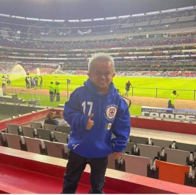 Beso a la Copa y para ellas: las chicas que enamoraron en la celebración de Cruz Azul y un invitado inesperado