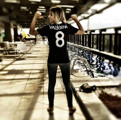 Fanny Lafon, novia de Valbuena, se ha convertido en su consuelo en pleno escándalo