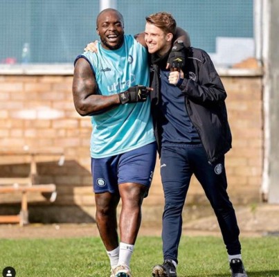 Akinfenwa, el delantero de 220 libras que llevó al Wycombe de la cuarta a la segunda división