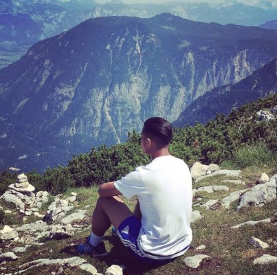 Así es la millonaria vida del futbolista más rico del mundo: Mansiones, tigres y autos de lujo