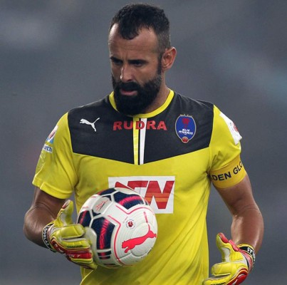 Los futbolistas que creíste que ya estaban retirados, pero siguen activos en ligas exóticas