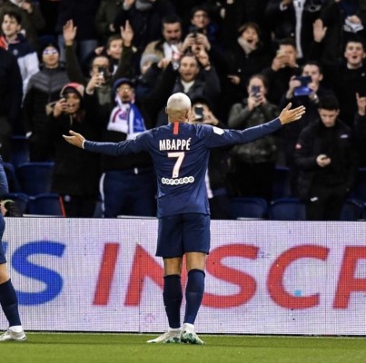 Para ser leyenda no necesitas mucho: El gran gesto de Mbappé con un niño en pleno partido del PSG&nbsp;&nbsp;&nbsp;&nbsp;