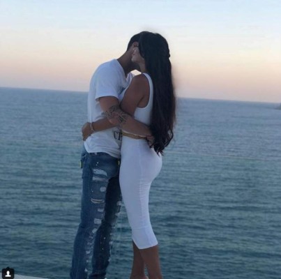 Daniella Semaan deslumbra junto con Antonela Rocuzzo en sus vacaciones en Grecia