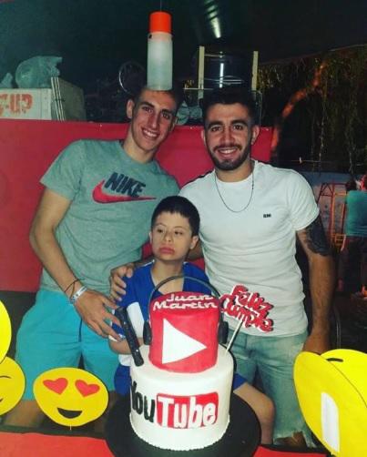 Rodrigo Auzmendi y Juan Martín Alippi, hermanos del futbolista de los Potros.