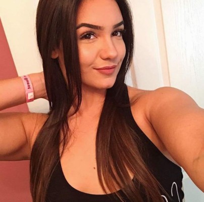 Natasha Encinosa, la explosiva modelo fitness que tiene de cabeza las redes