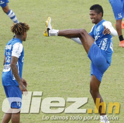 Pinto pide concentración, entrega y disciplina tras primer entreno con toda su artillería