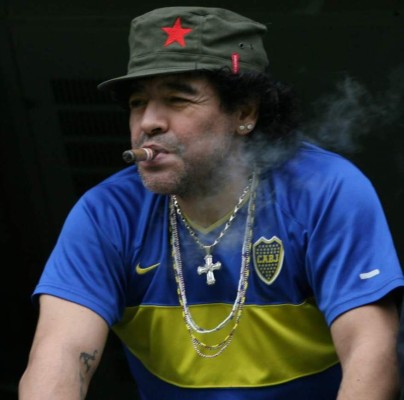 FOTOS: Los futbolistas que han sido sorprendidos fumando