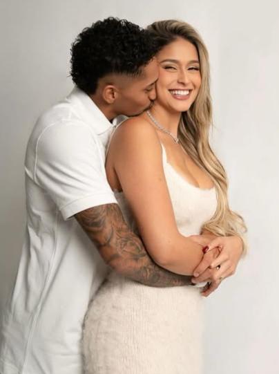 La esposa de Raphinha y los duros ataques tras la remontada del Barça: “Mono; tu hijo es de Koundé”