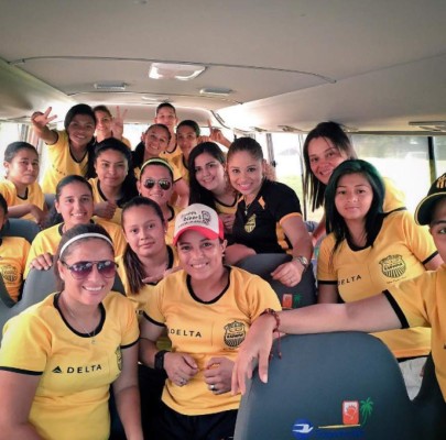 Waldina Mejía, la bella entrenadora del equipo femenino de Real España