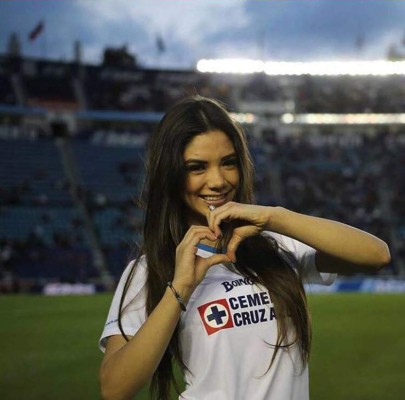 Michelle Pérez, la aficionada más sexy de Cruz Azul que sueña con el título