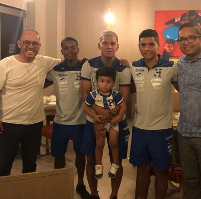 ¡El momento cuando rapan a Rubio! Un vistazo al interior de la Selección de Honduras