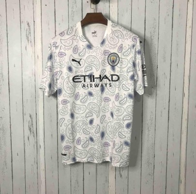 La nueva camiseta del Manchester City que relacionan con el coronavirus: ''Que se vayan a Wuhan''