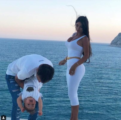 Daniella Semaan deslumbra junto con Antonela Rocuzzo en sus vacaciones en Grecia