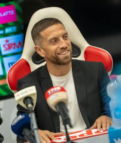 Se acabó la pesadilla: 'Papu' Gómez vuelve a las canchas tras dos años y firma con el club menos pensado