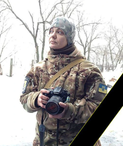 Escritora y madre: así murió la primera mujer soldado junto a su pareja en Ucrania tras los ataques de Rusia en Kiev