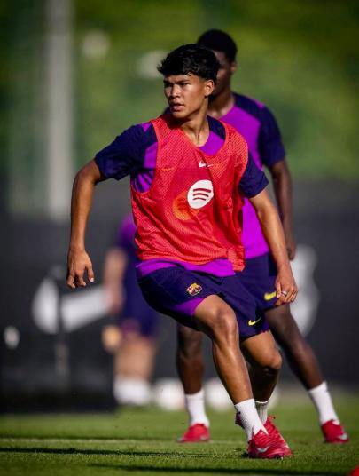 Tiene 17 años, sangre filipina y se hizo famoso tras marcar en su debut con Barcelona: No sabía ni cómo celebrar