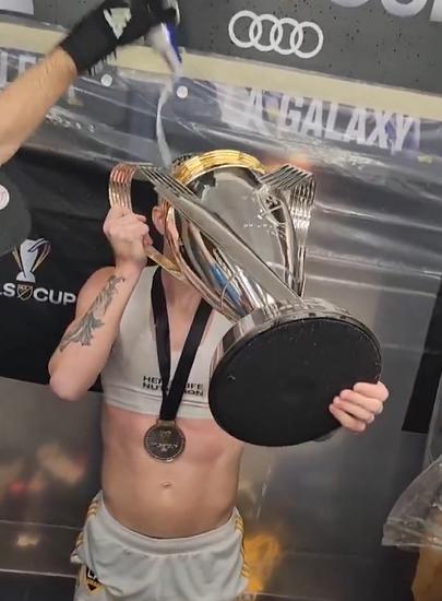 Marco Reus por fin rompe su maldición: ganó su primera liga con el Galaxy en la MLS y el festejo con Riqui Puig
