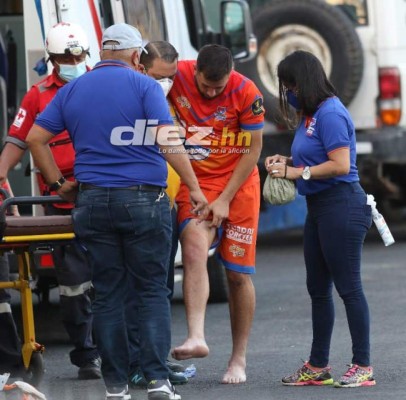 NO VISTE EN TV: El amor de un juvenil al escudo del Platense, persignación y la herida de Techera