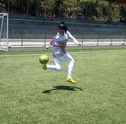 Ana Miranda, la guapísima futbolista que levanta suspiros en El Salvador