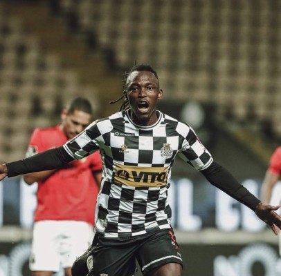 ¡Euforia y júbilo! El festejo del Boavista al vencer a Benfica con Alberth Elis como el mejor del partido