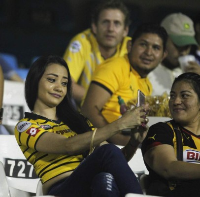 Las sorprendentes imágenes que no viste por tv en juego de Real España ante Motagua