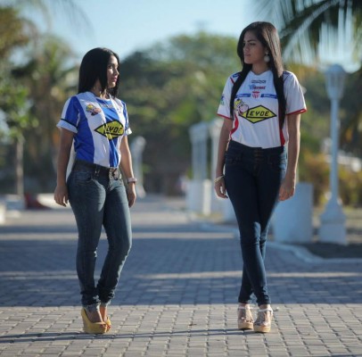 Conocé a Iris y Jacssiel, las bellas chicas que calientan el clásico ceibeño