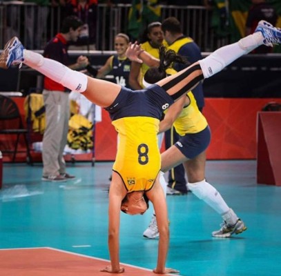 Fotos: Así es la espectacular jugadora que se desplomó en plena entrevista