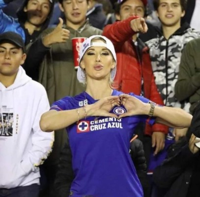 Franco Escamilla y una modelo Playboy: Los famosos personajes que sufren por el Cruz Azul de México